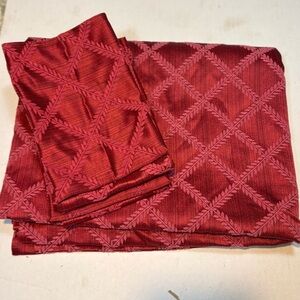 Lenox Laurel Leaf Table Cloth & Napkins red Classic damask design